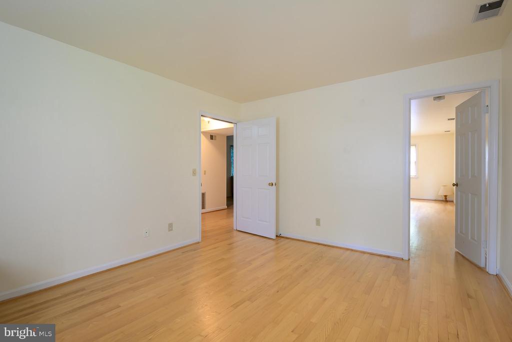 5151 19th Rd N