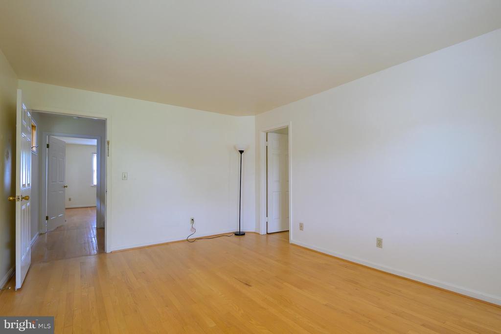 5151 19th Rd N