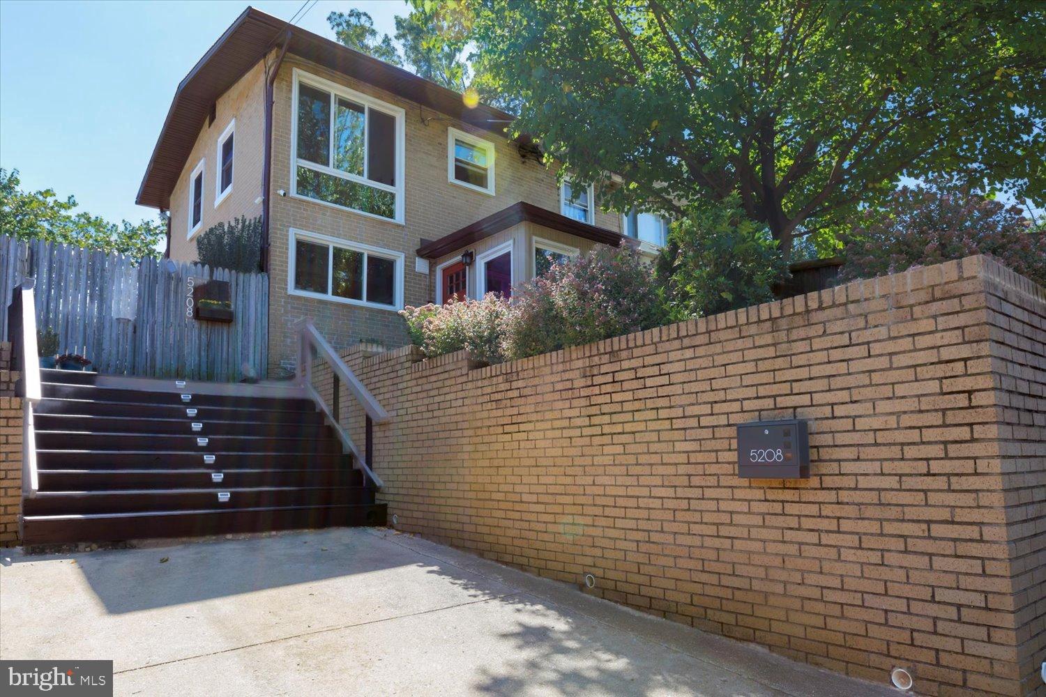 5208 10TH PLACE S