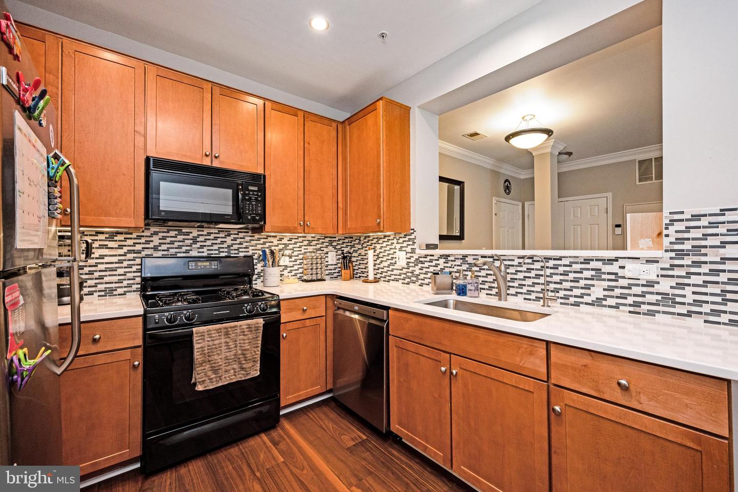 4860 EISENHOWER AVENUE Unit: 392