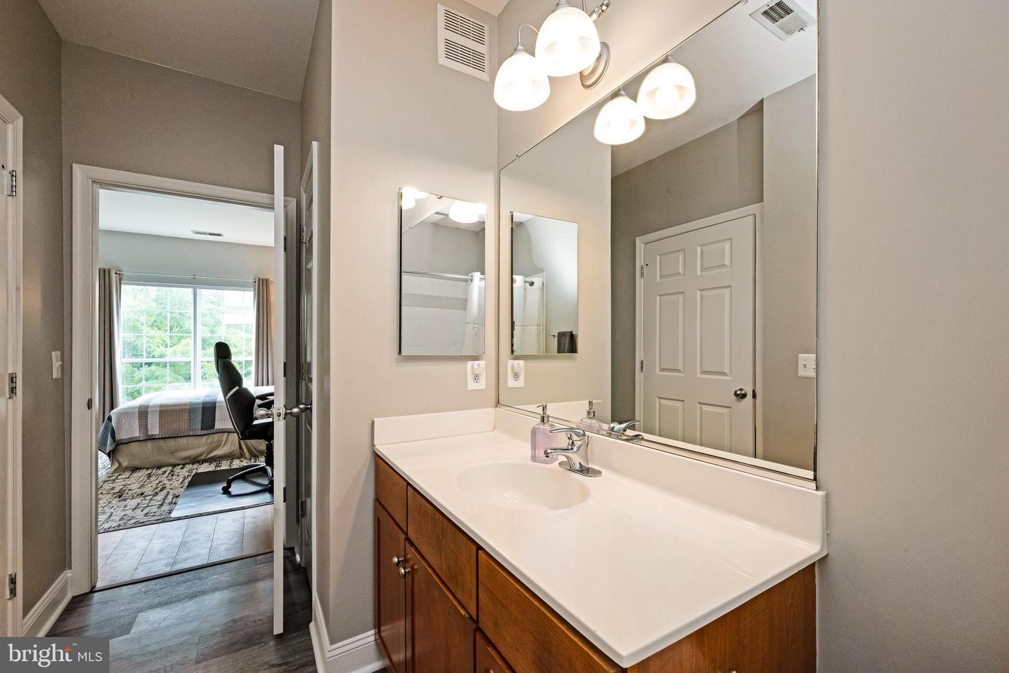 4860 EISENHOWER AVENUE Unit: 392