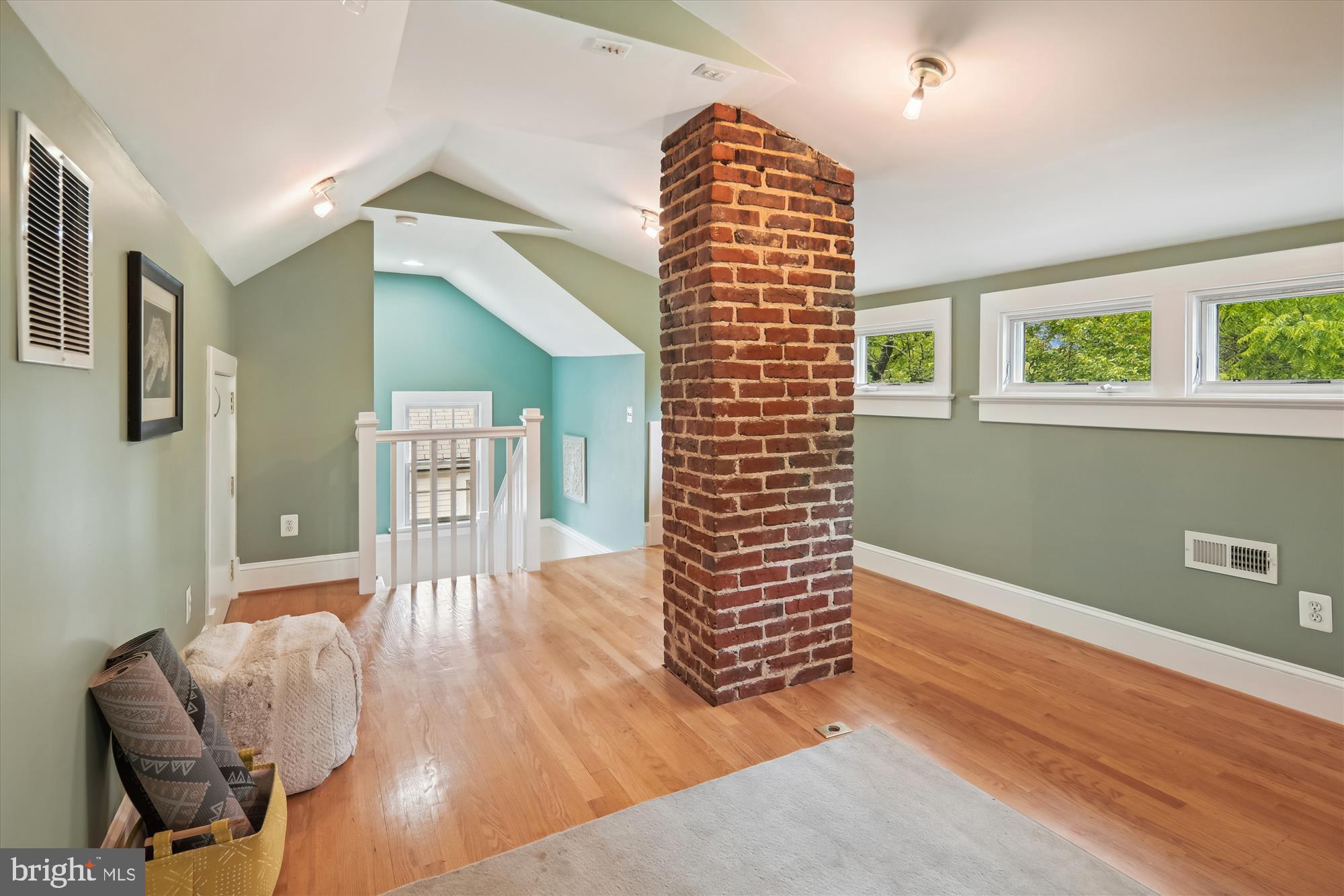 2101 Commonwealth Ave