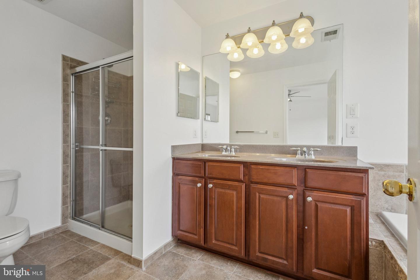 1206 SAUNDERS DR