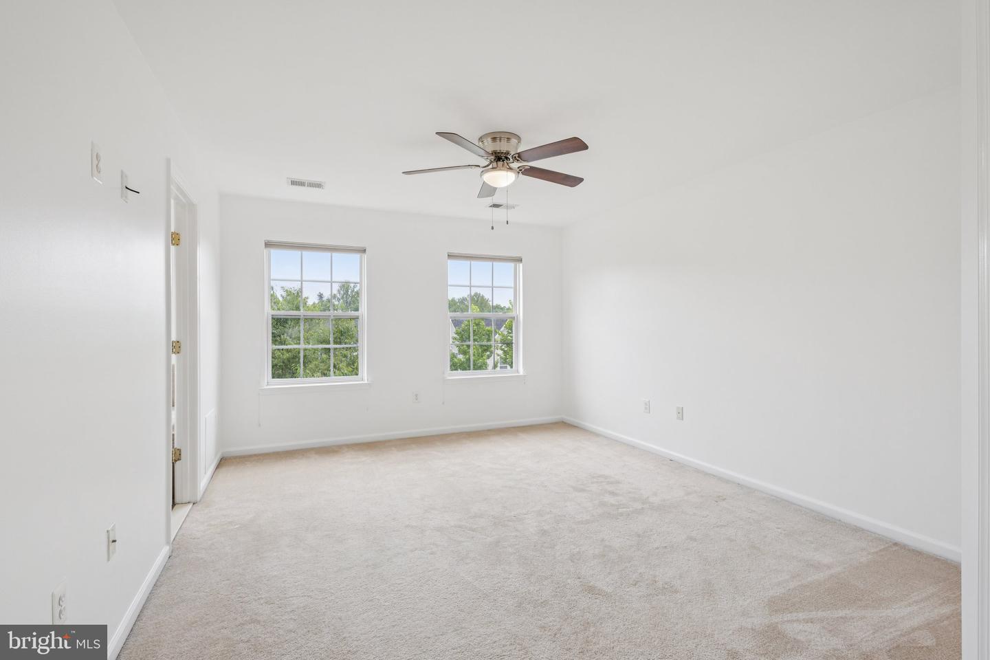 1206 SAUNDERS DR