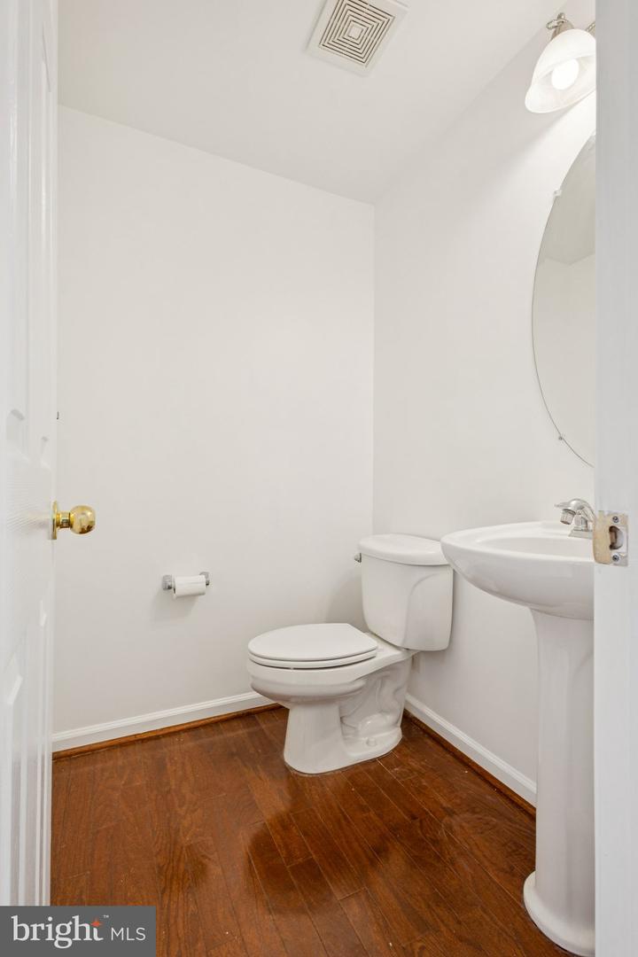 1206 SAUNDERS DR