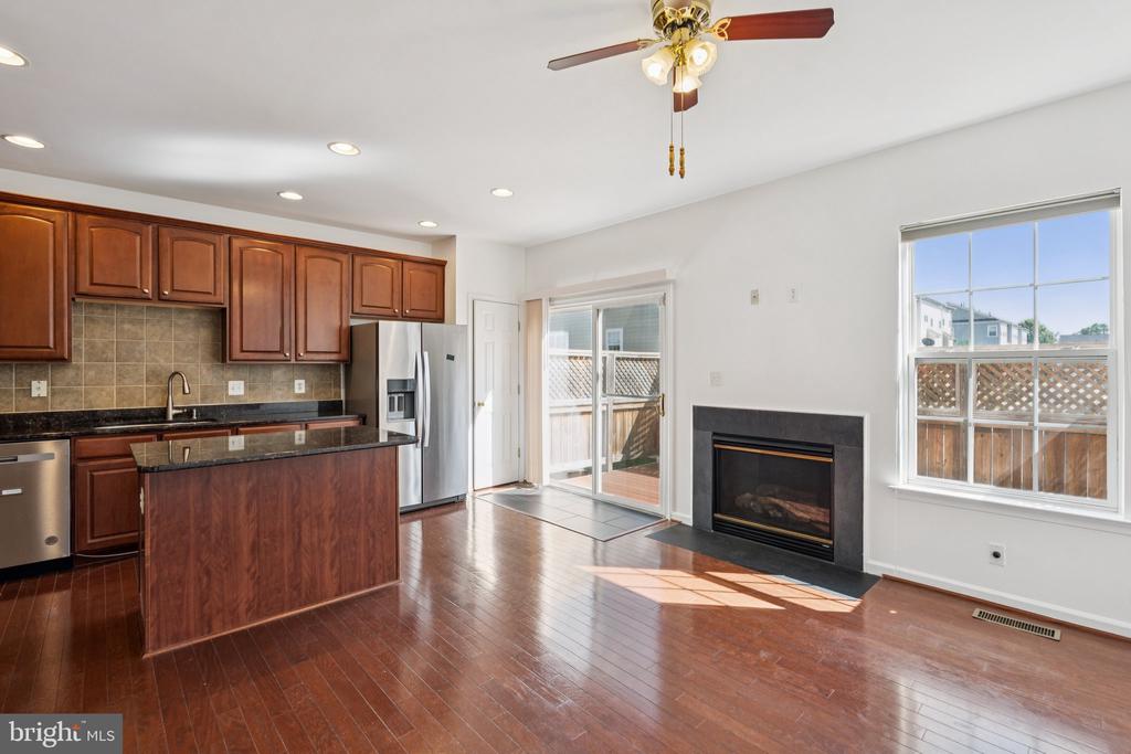1206 SAUNDERS DR