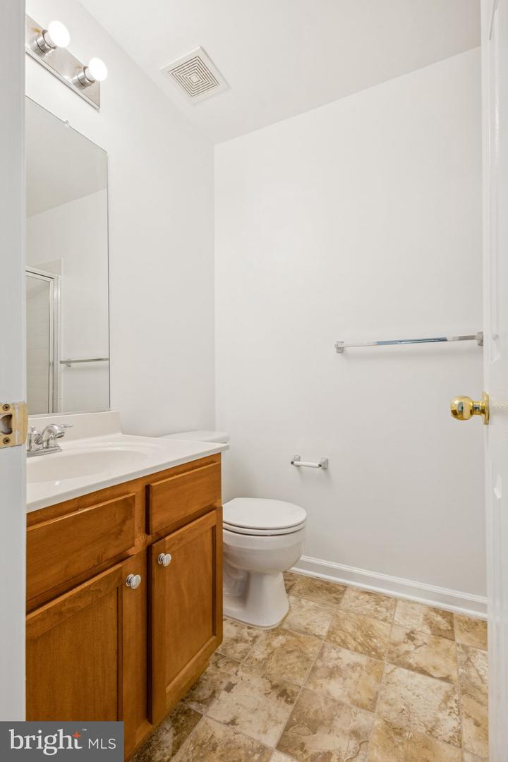 1206 SAUNDERS DR