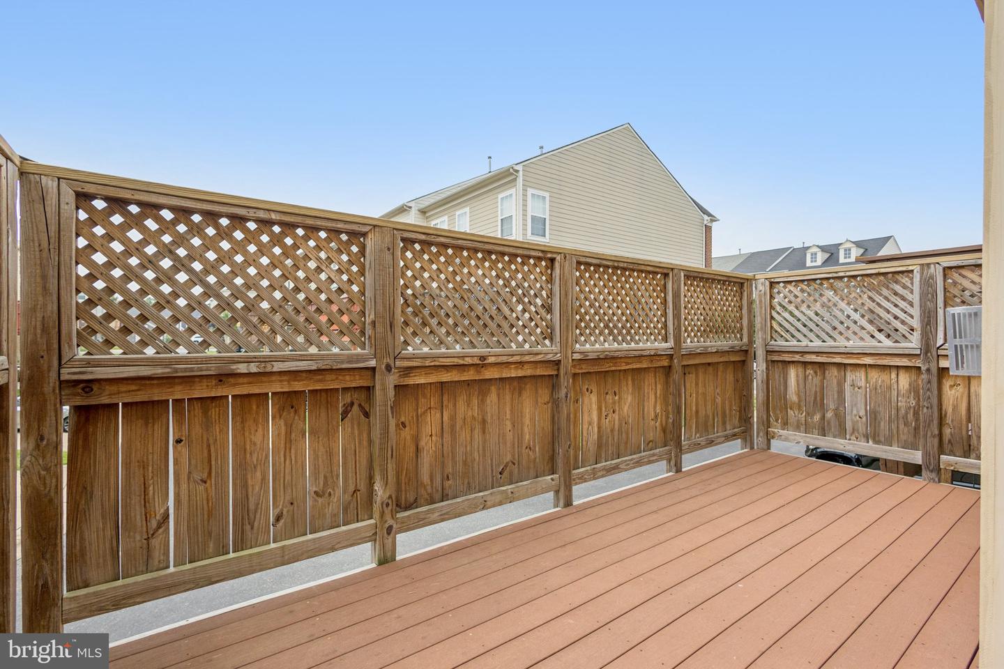 1206 SAUNDERS DR
