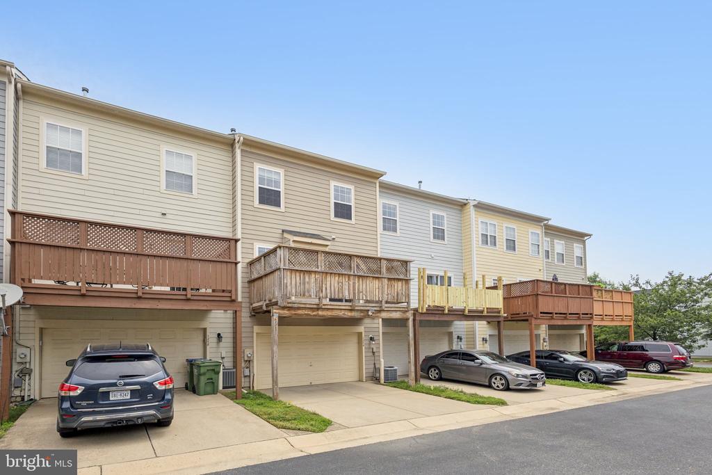 1206 SAUNDERS DR