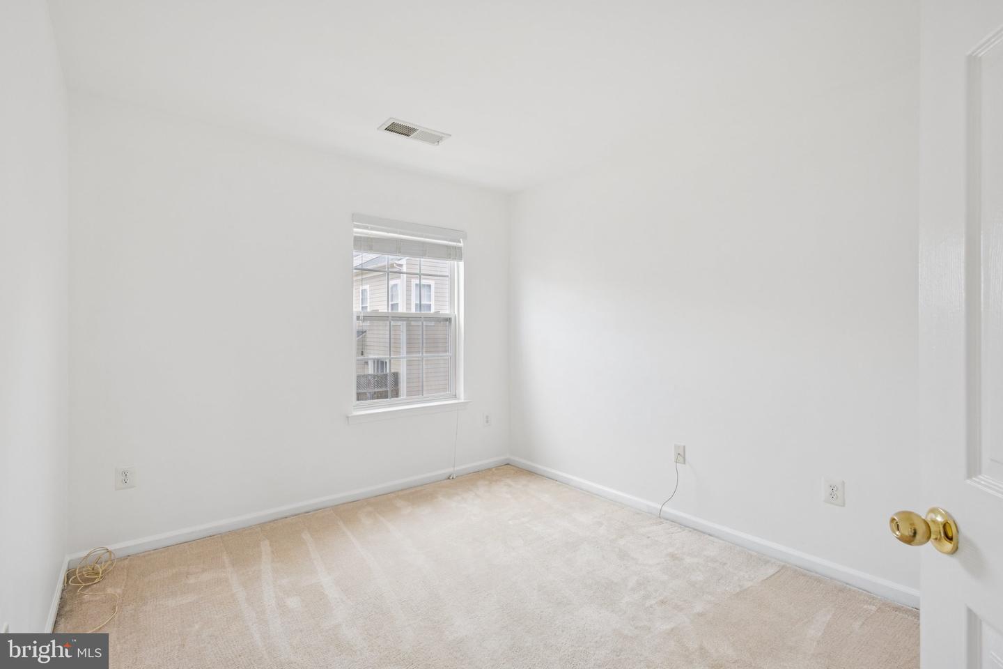 1206 SAUNDERS DR