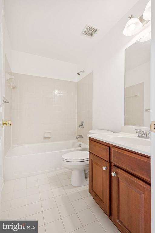 1206 SAUNDERS DR