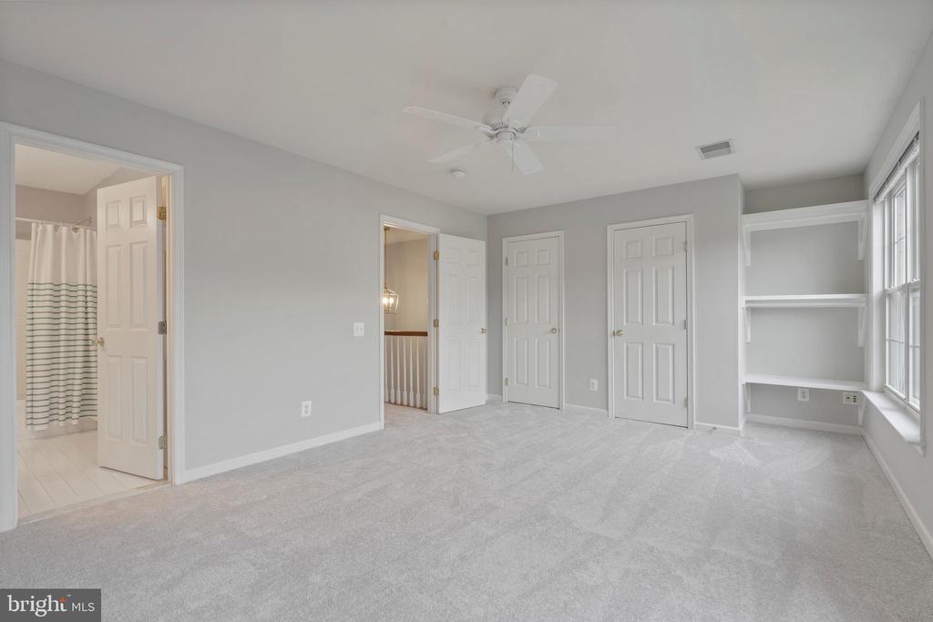 6405 Hawk View Ln
