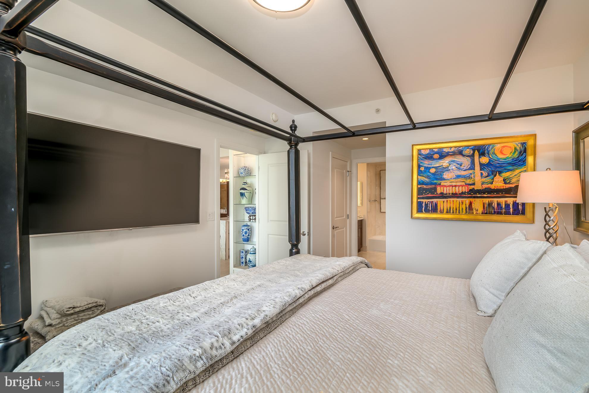 8220 Crestwood Heights Dr #1009