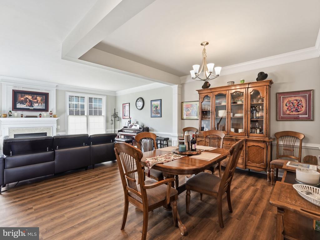 8239 RED CARNATION COURT