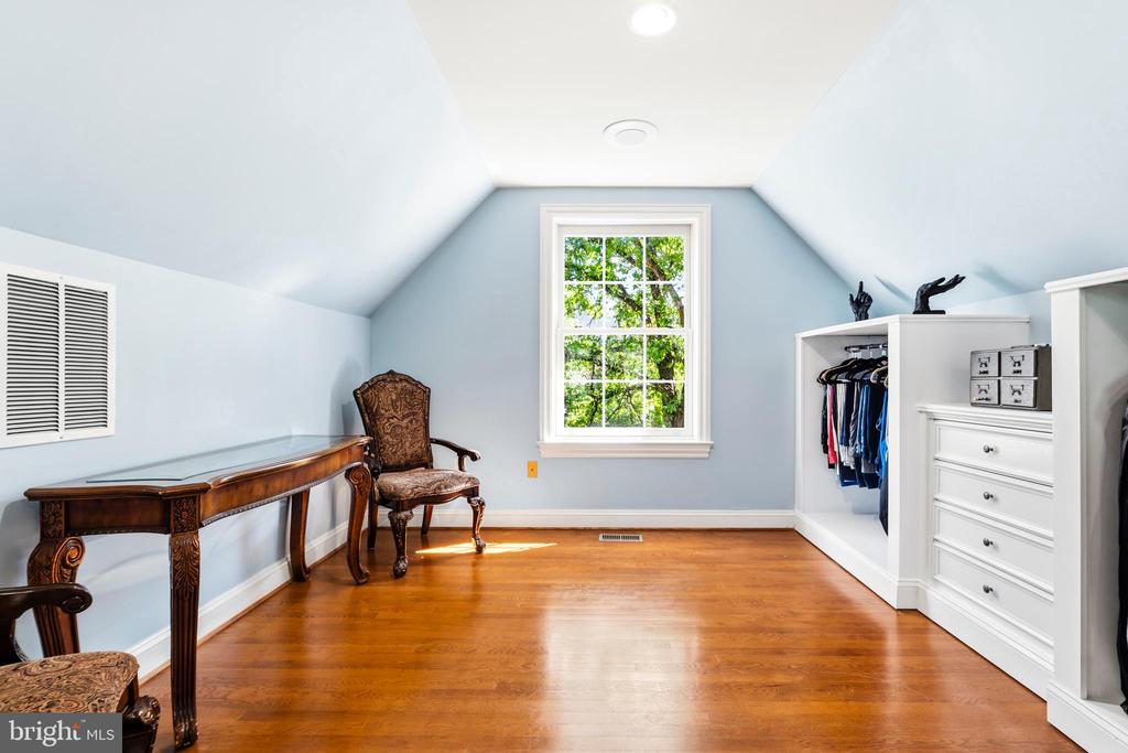 11102 PRINCE EDWARD COURT
