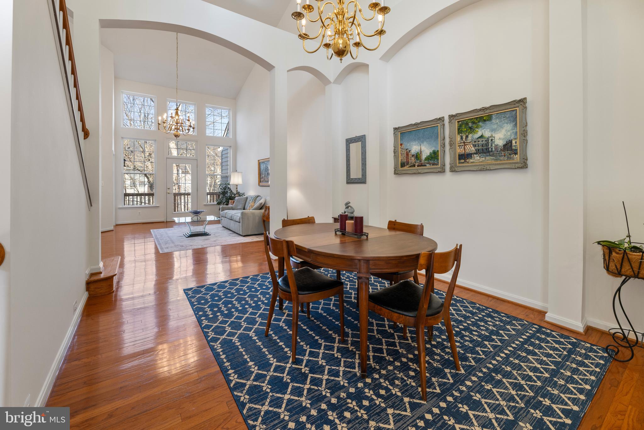 20897 Queens Quilt Sq