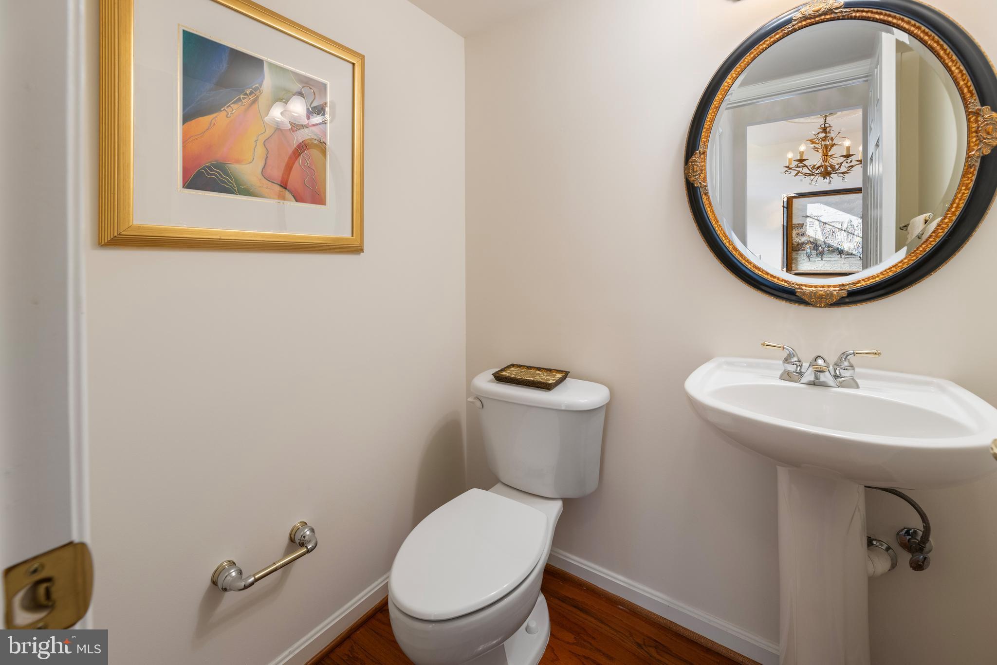 20897 Queens Quilt Sq