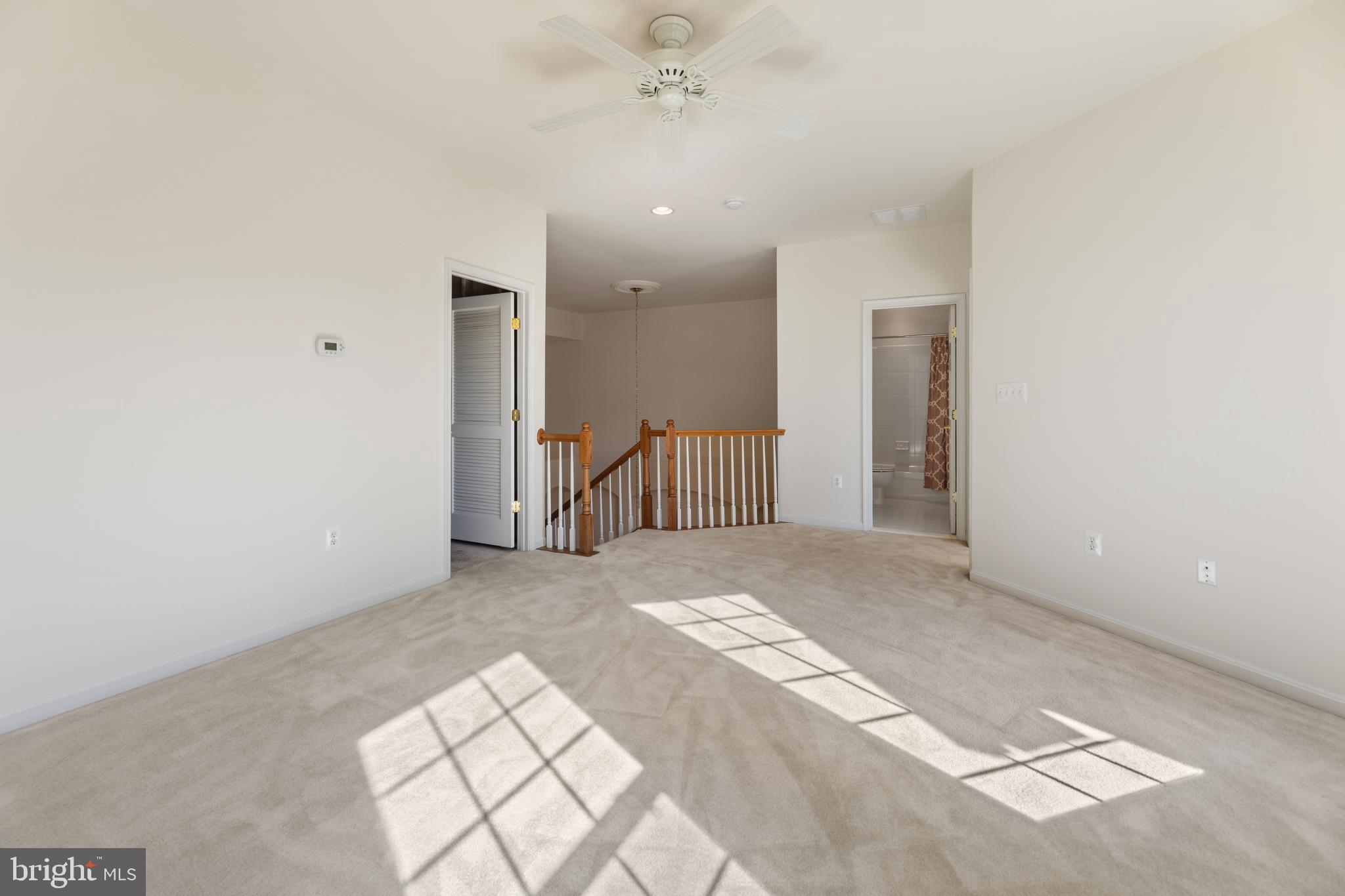 20897 Queens Quilt Sq