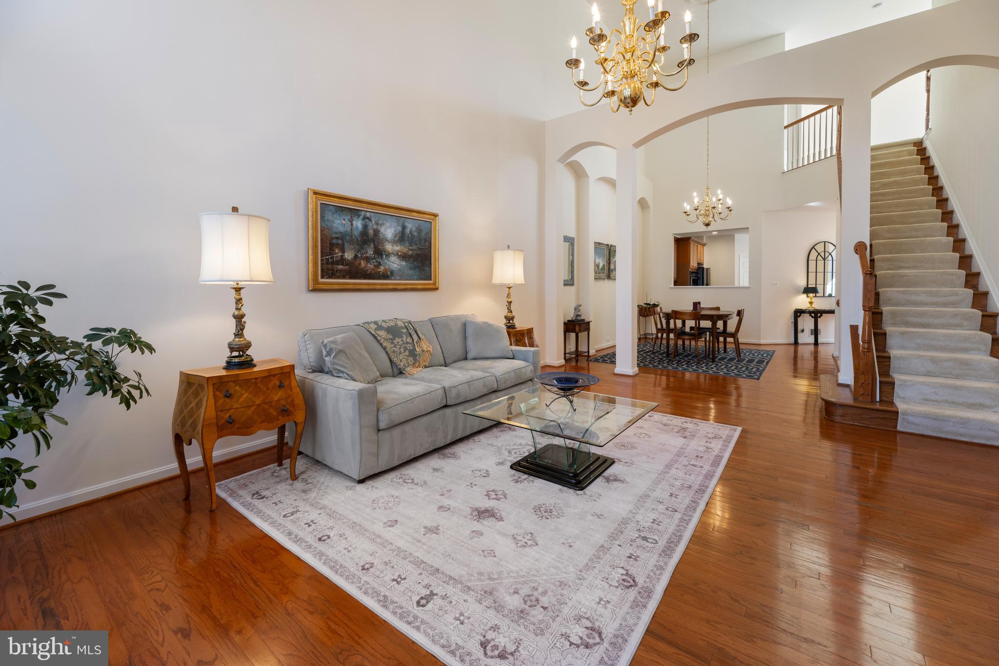 20897 Queens Quilt Sq
