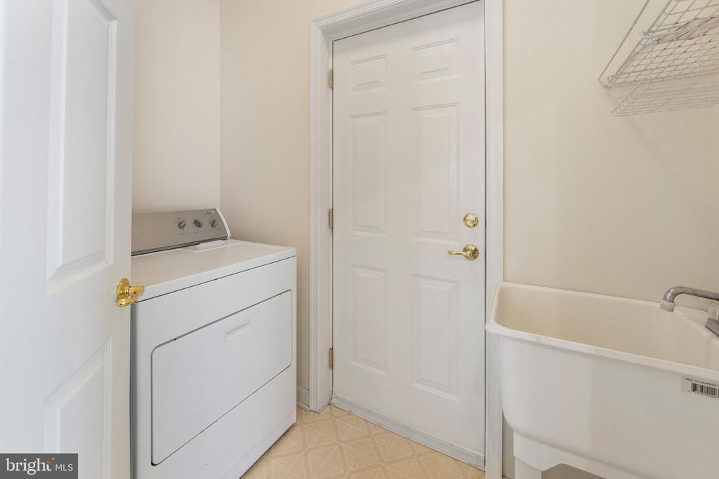 20897 Queens Quilt Sq