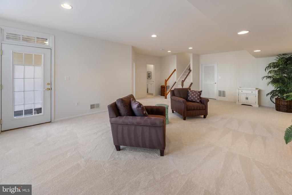 20897 Queens Quilt Sq