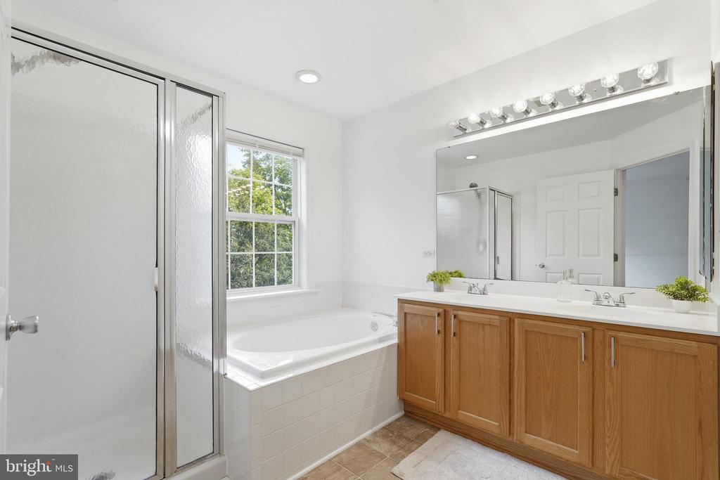 9041 FALCON GLEN COURT