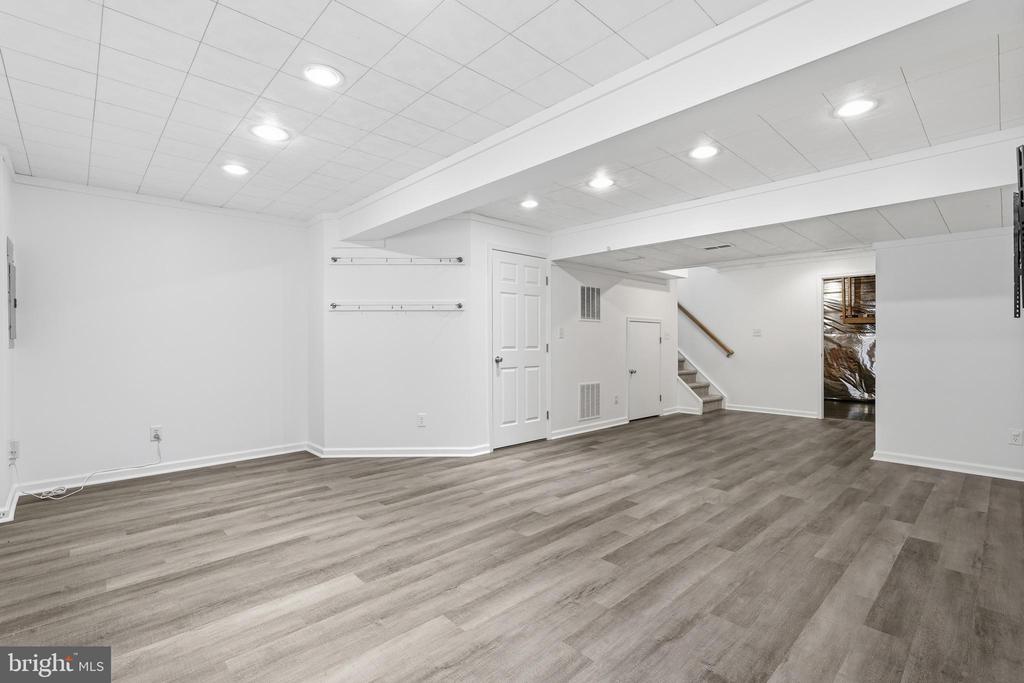 9041 FALCON GLEN COURT