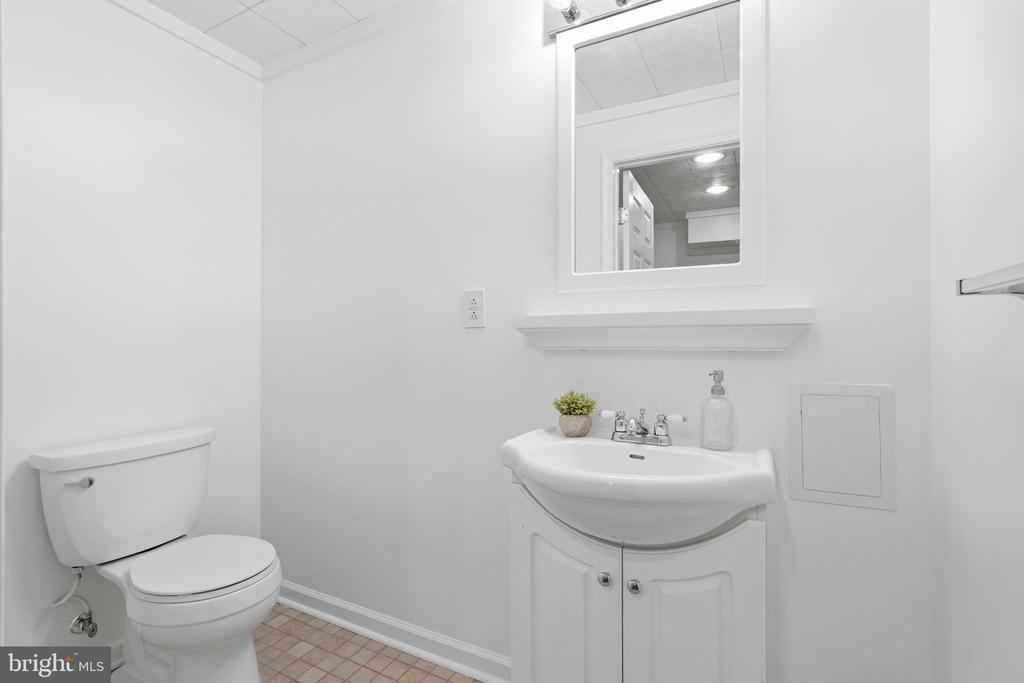 9041 FALCON GLEN COURT