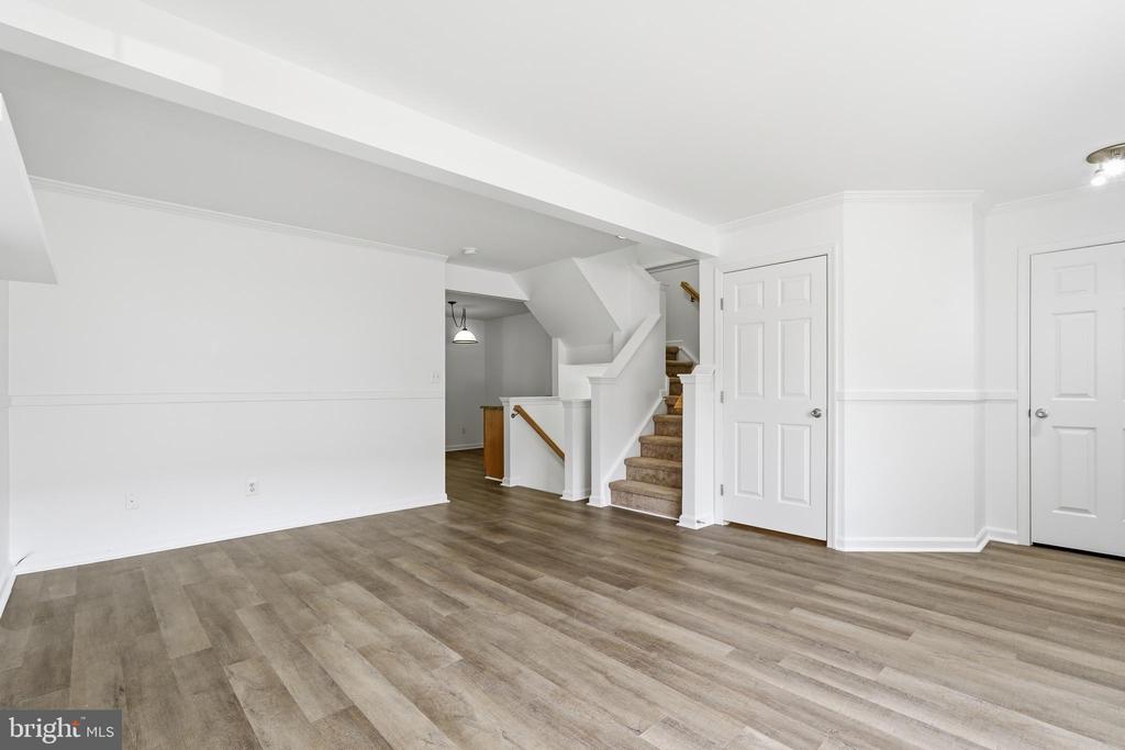 9041 FALCON GLEN COURT
