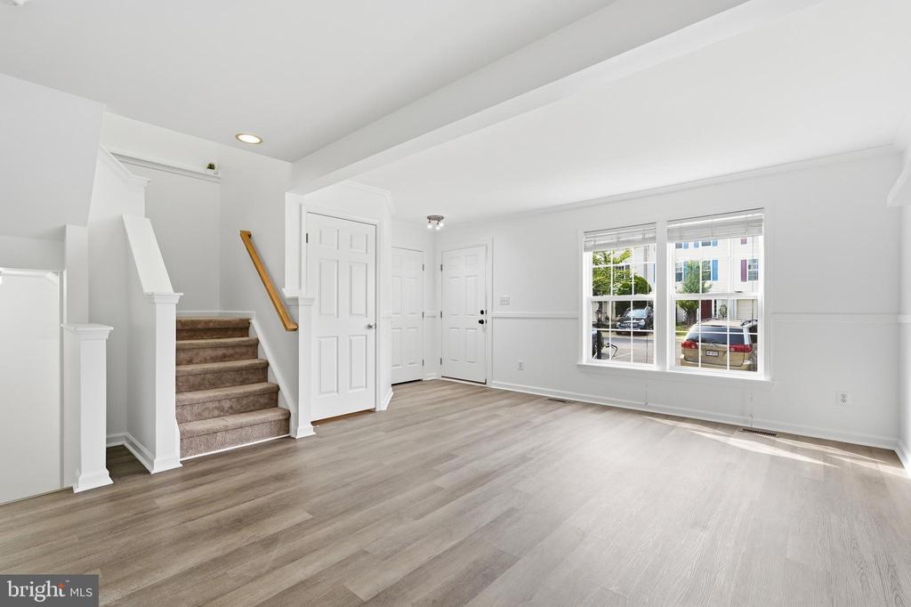9041 FALCON GLEN COURT