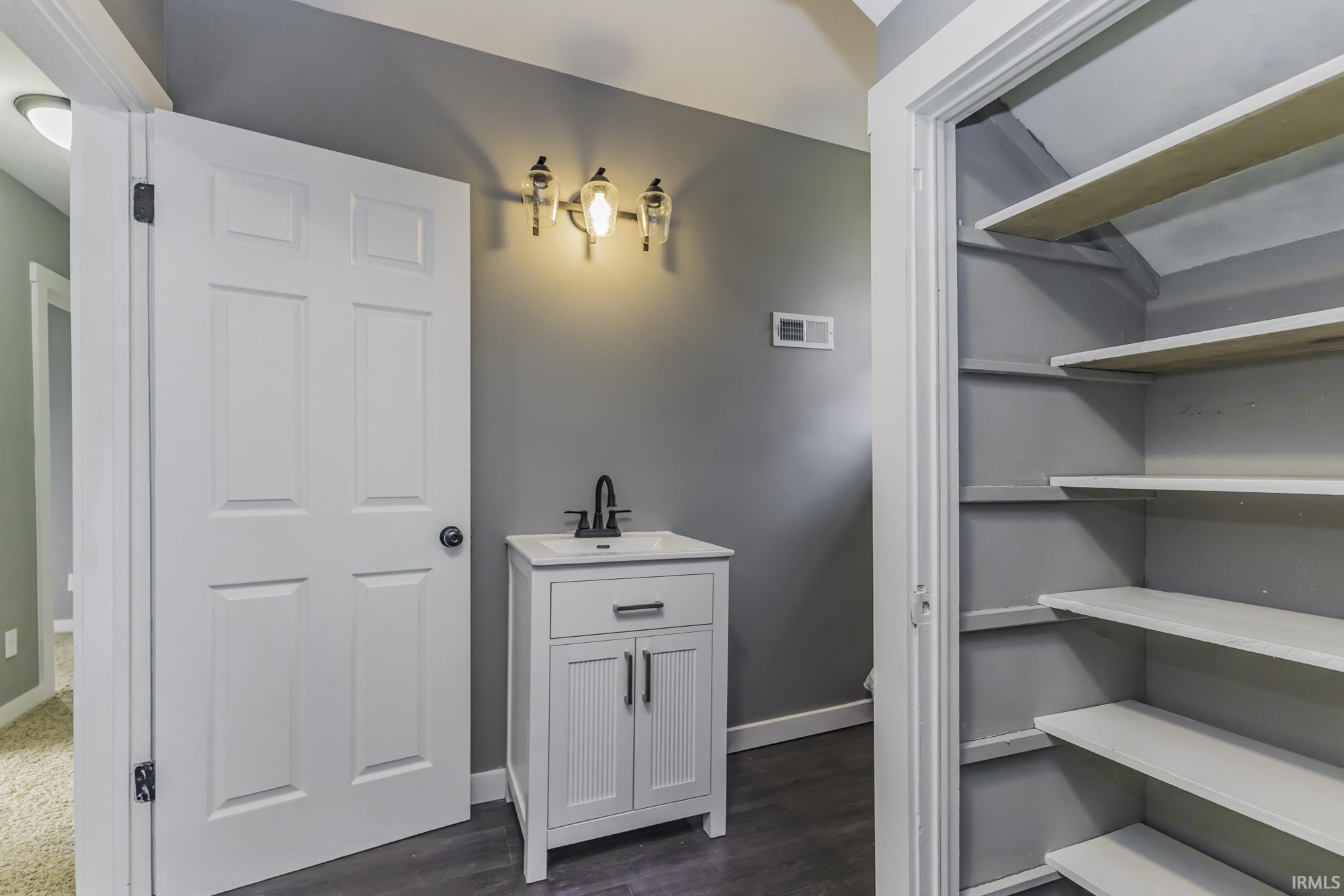 1240 Kinsmoor Avenue