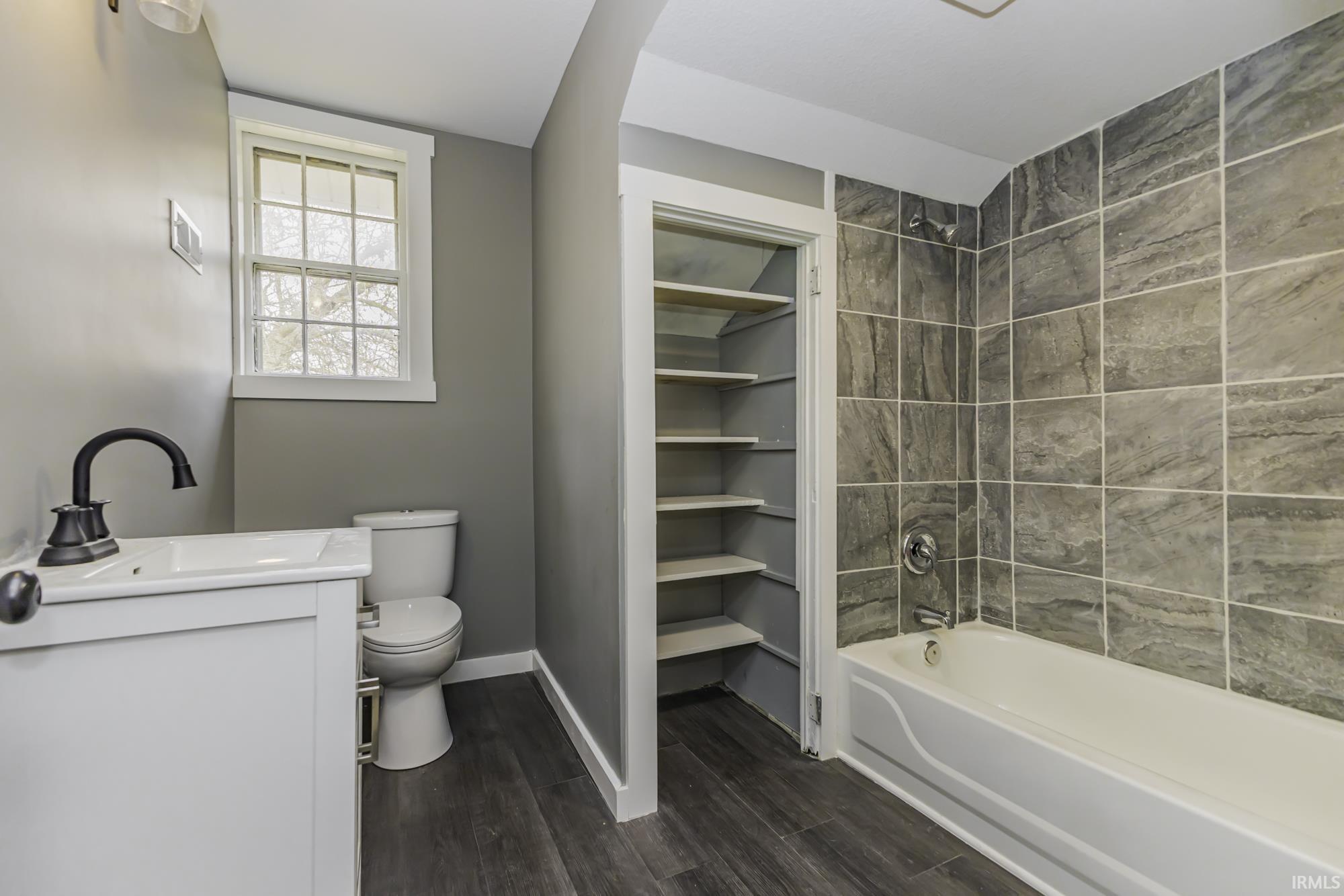 1240 Kinsmoor Avenue