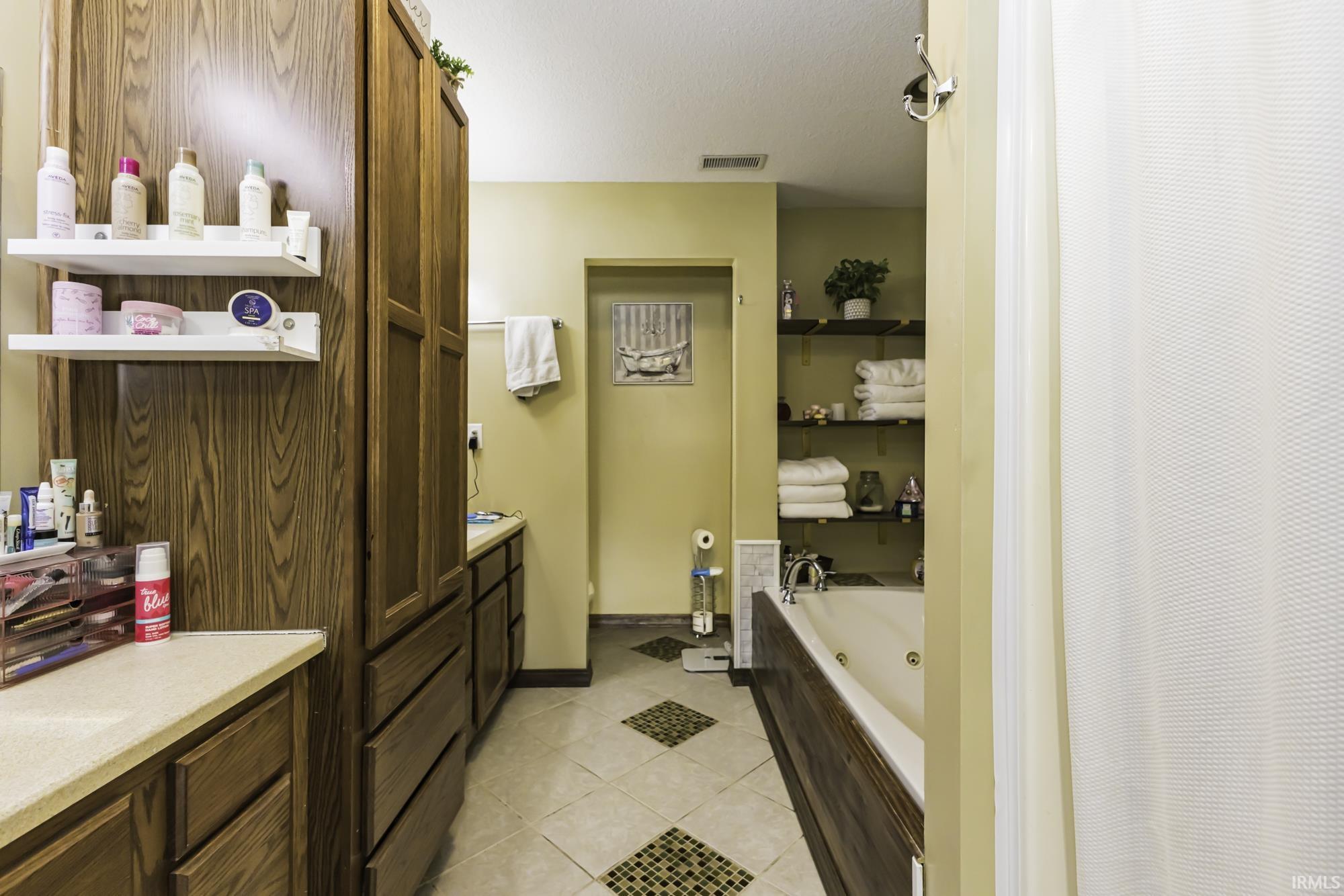 35 LN 520B Lake James Lane Unit: 3