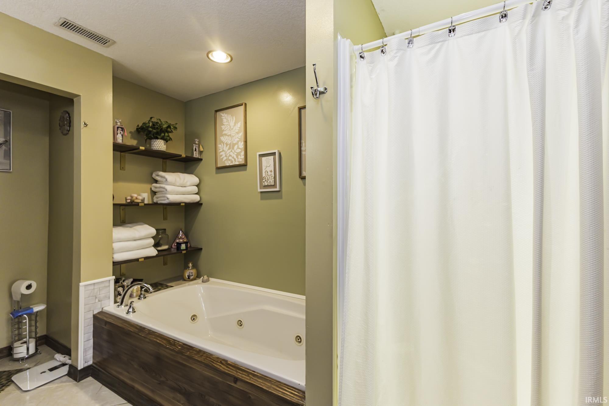 35 LN 520B Lake James Lane Unit: 3