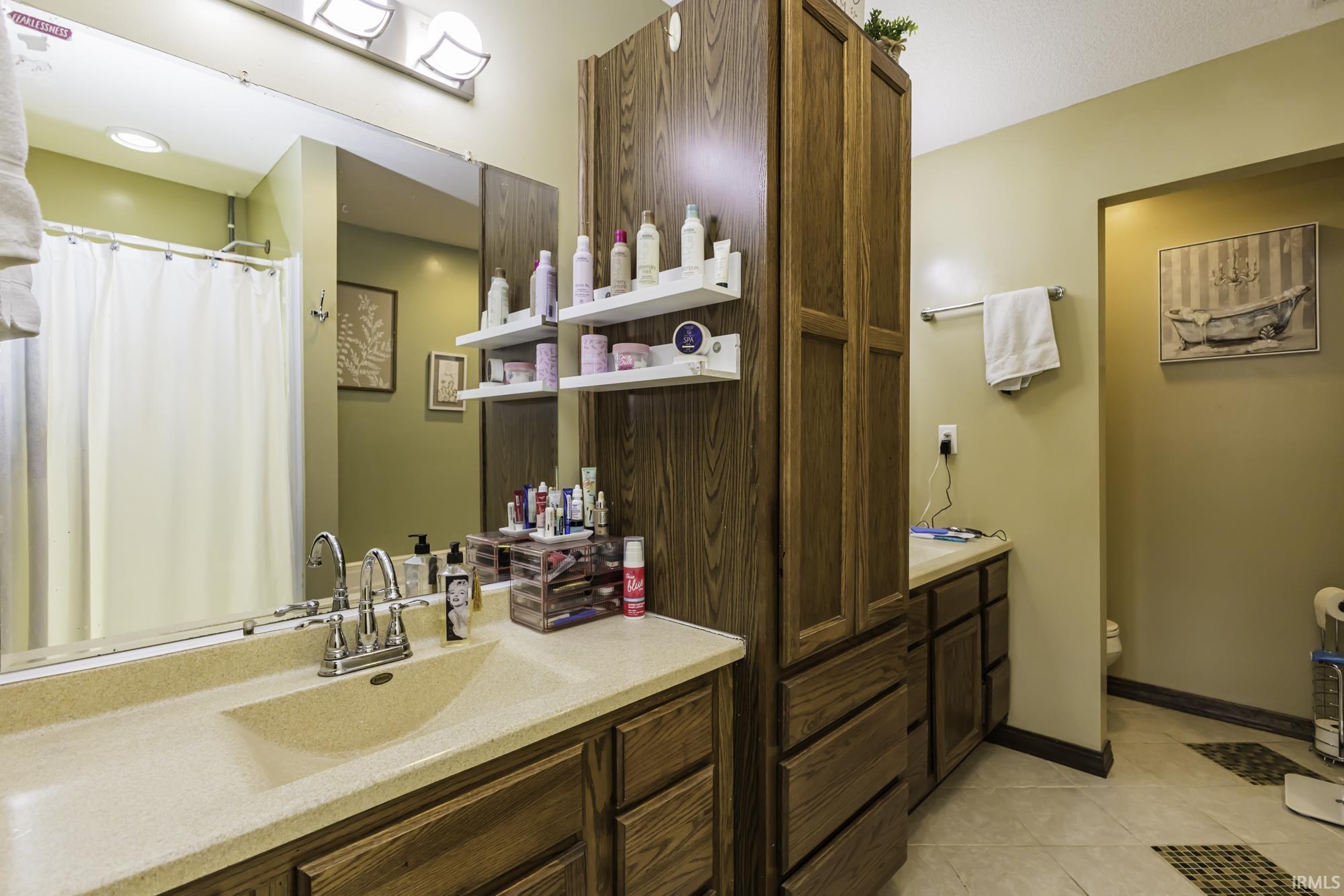 35 LN 520B Lake James Lane Unit: 3