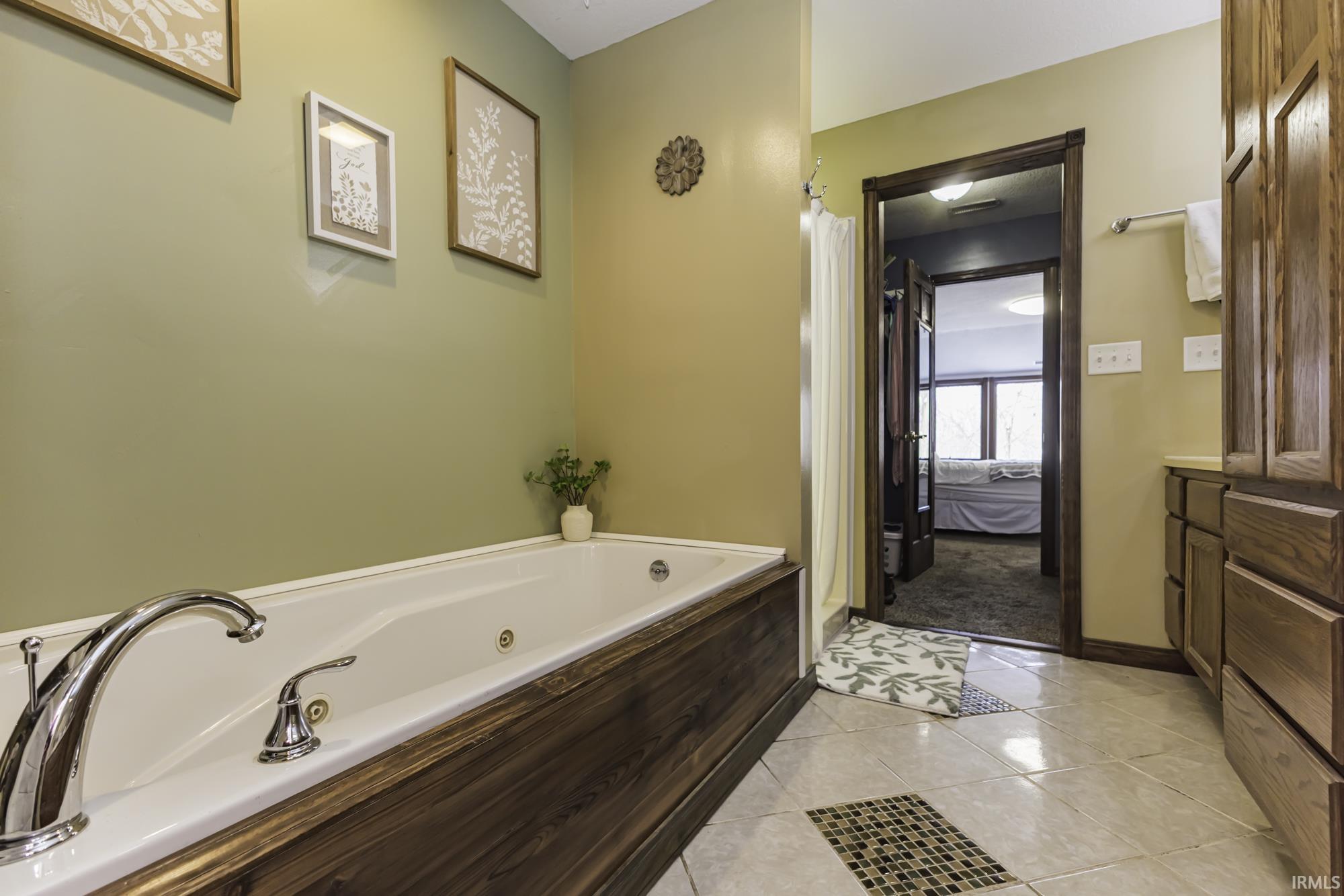 35 LN 520B Lake James Lane Unit: 3