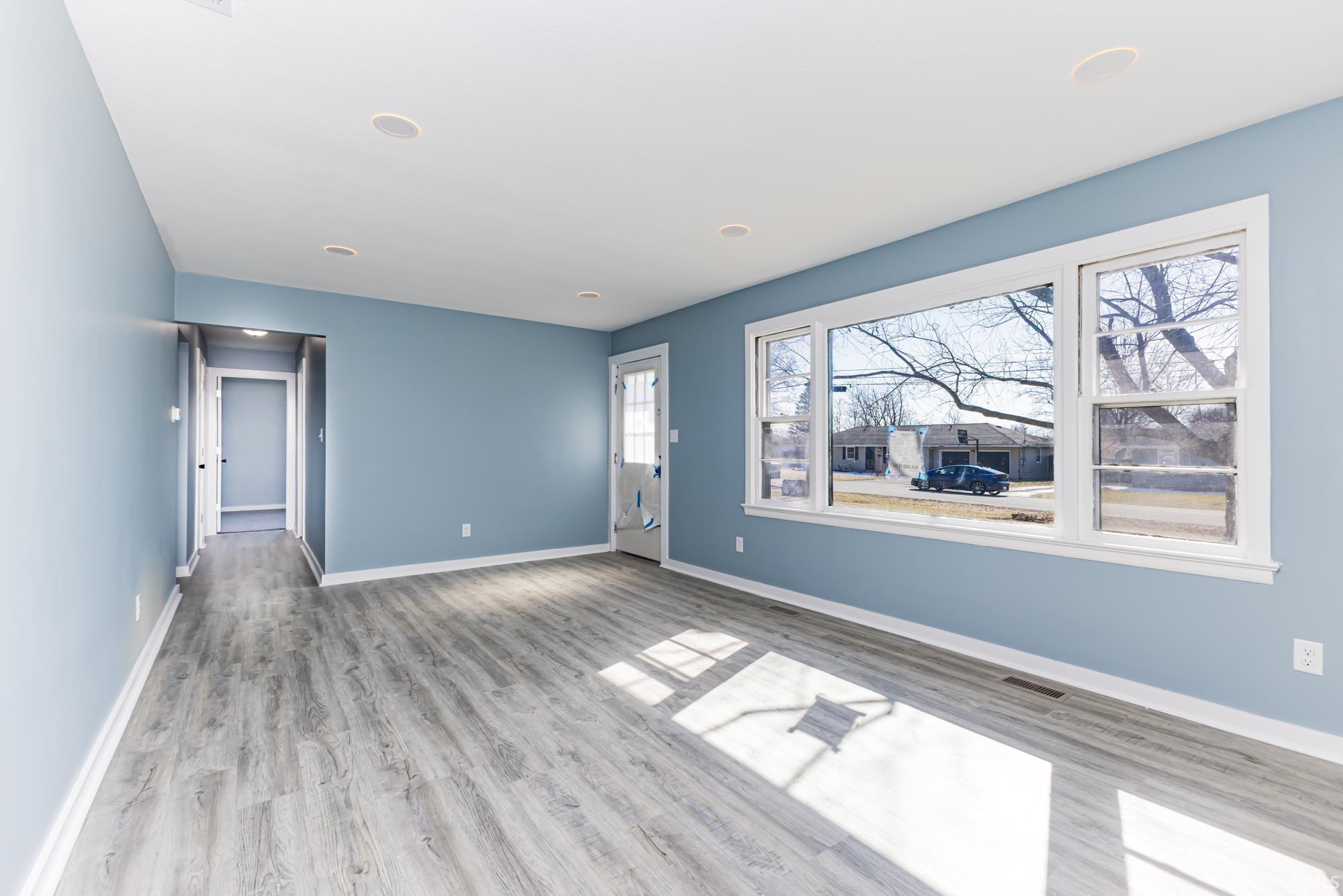 3509 E Maplegrove Avenue