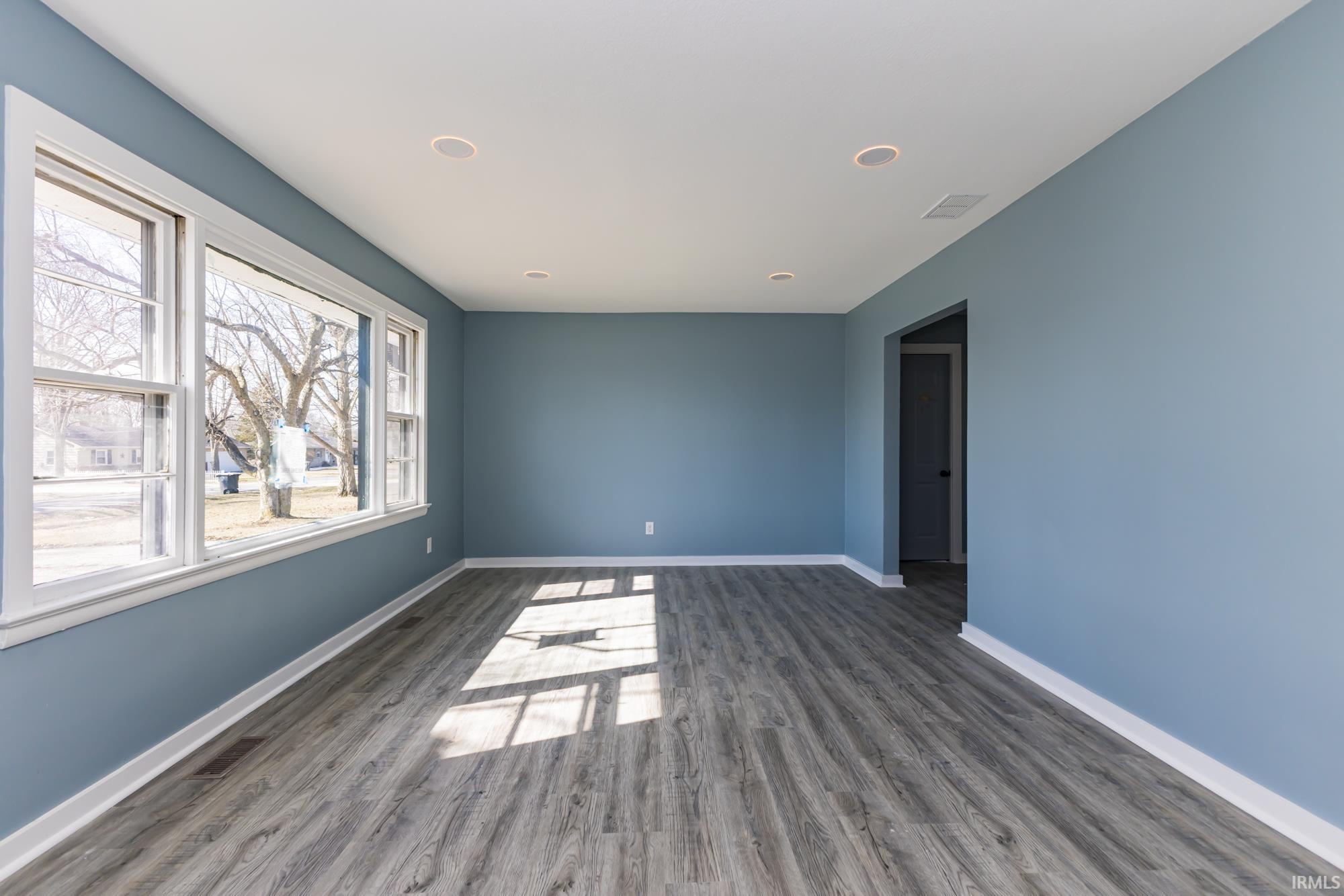 3509 E Maplegrove Avenue