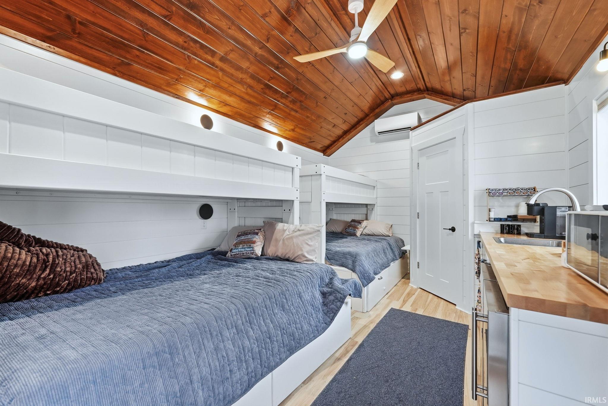 1255 Lane 280 Hamilton Lake