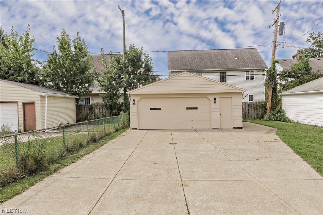 174 E 194 Street