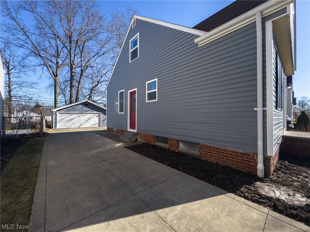 431 E 330th
