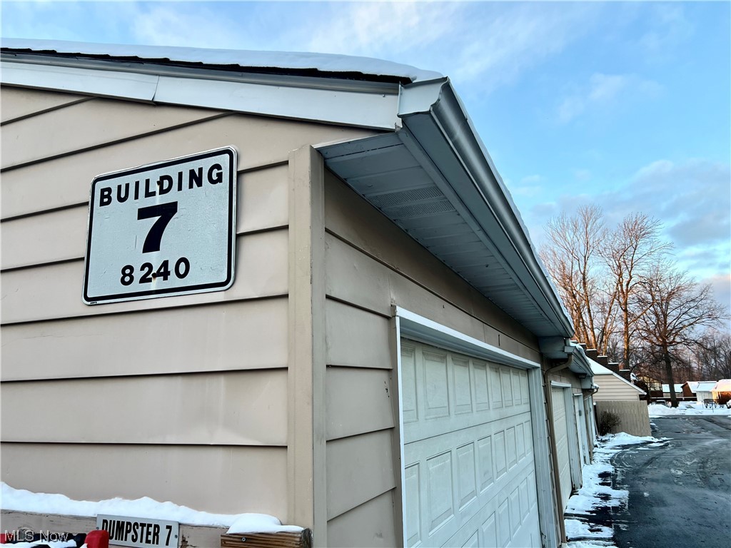 8240 Deepwood 1