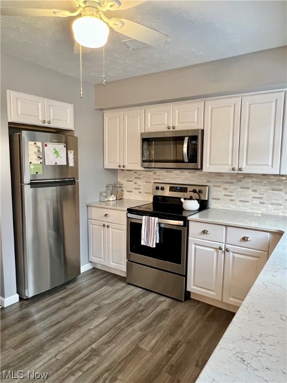 8240 Deepwood 1