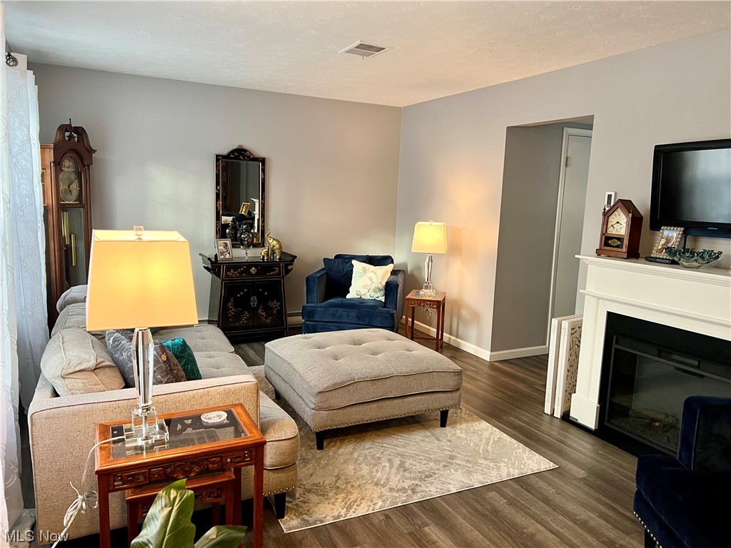 8240 Deepwood 1