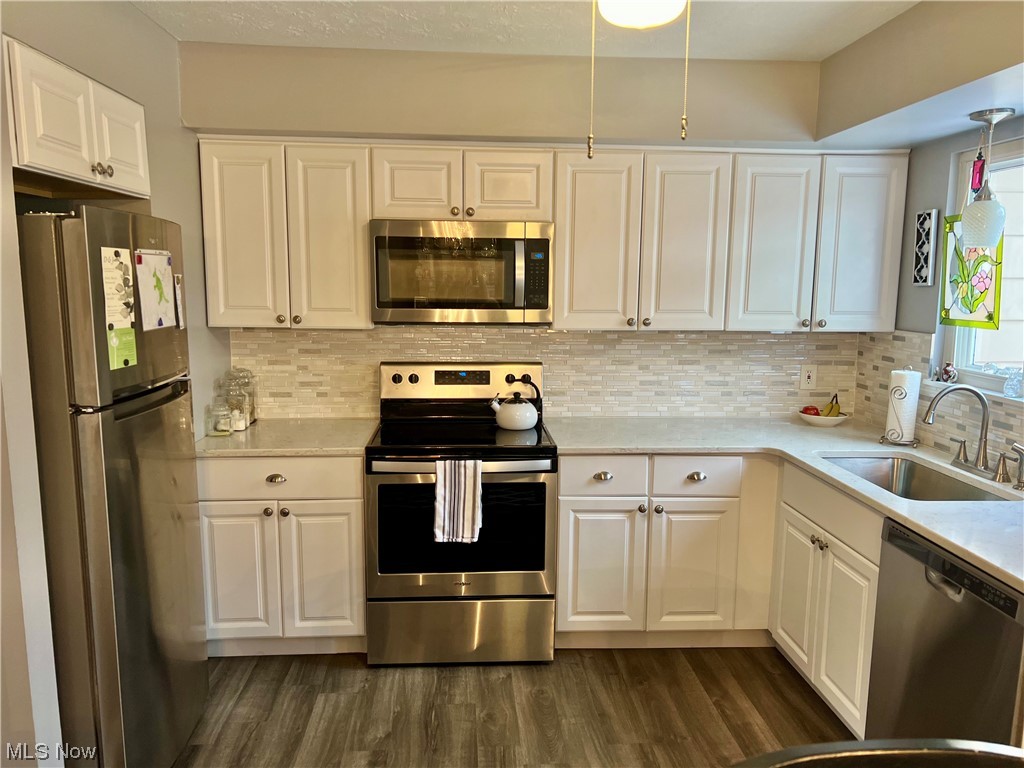 8240 Deepwood 1