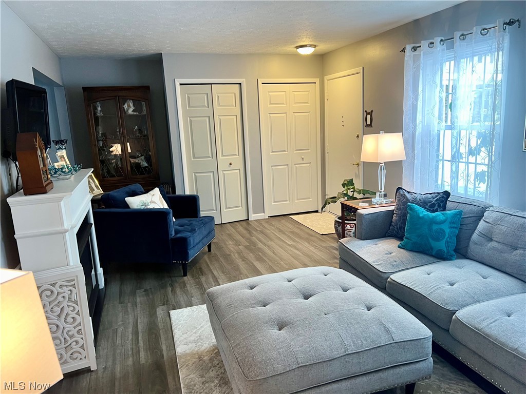 8240 Deepwood 1