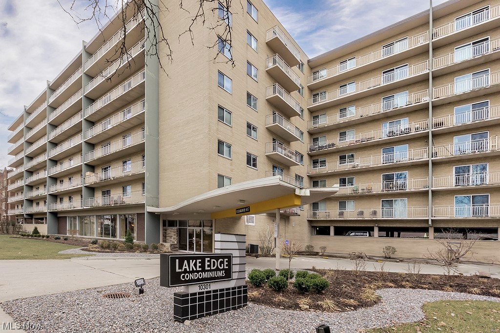 10301 Lake Avenue 822