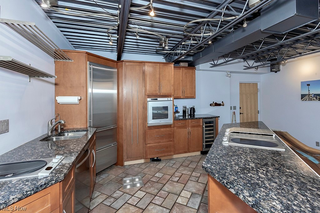 10301 Lake Avenue 822