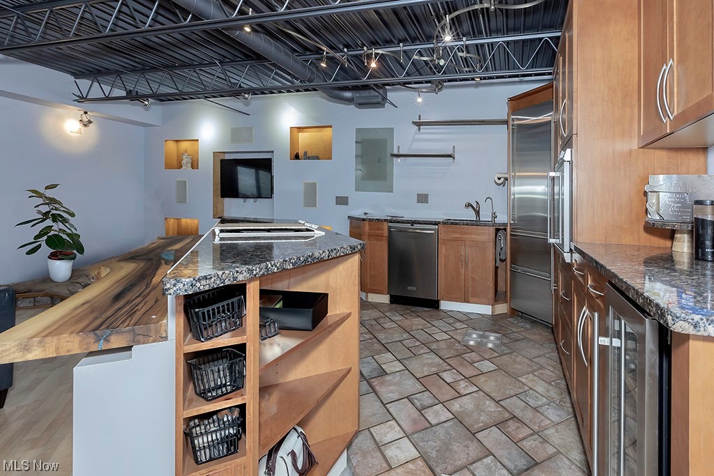 10301 Lake Avenue 822