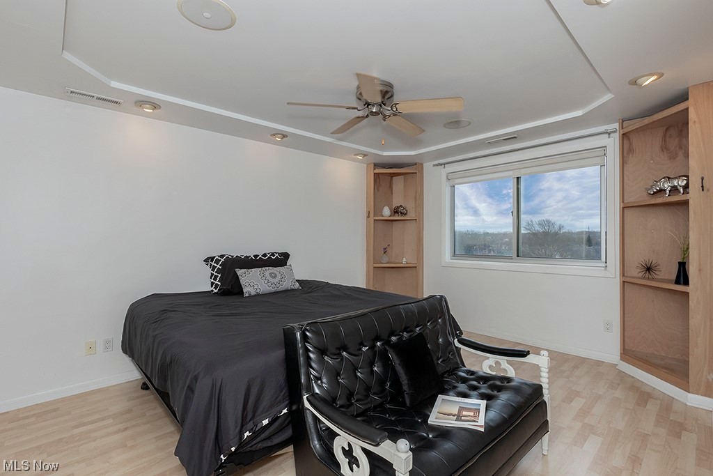 10301 Lake Avenue 822